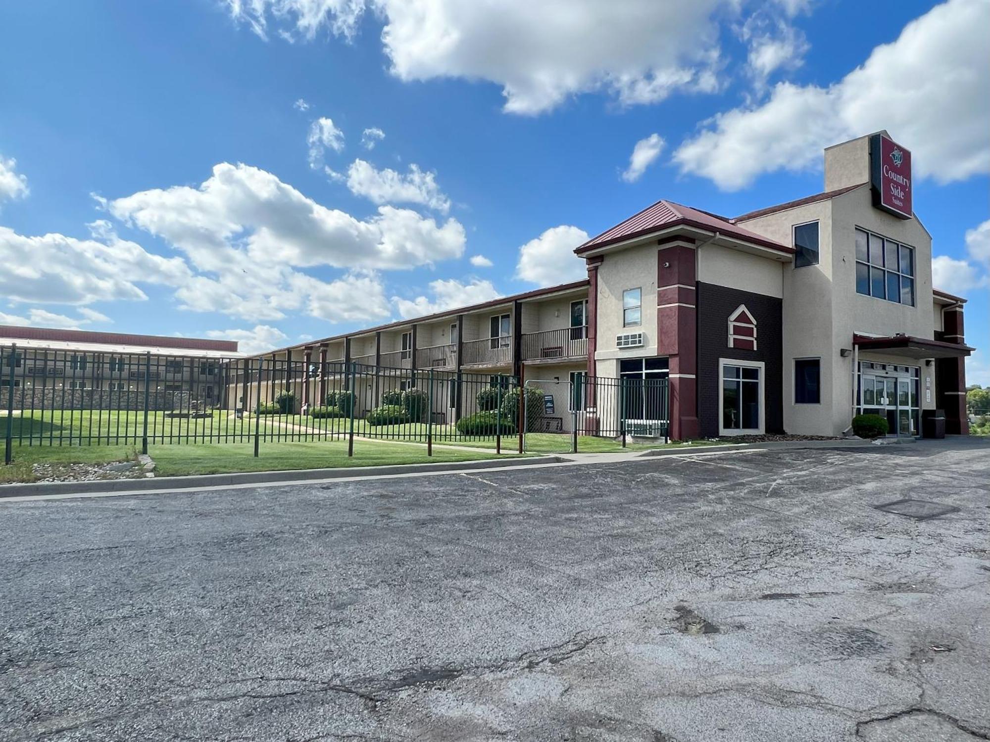 Countryside Suites Kansas City Independence I-70 East Sports Complex Hotel Exterior photo