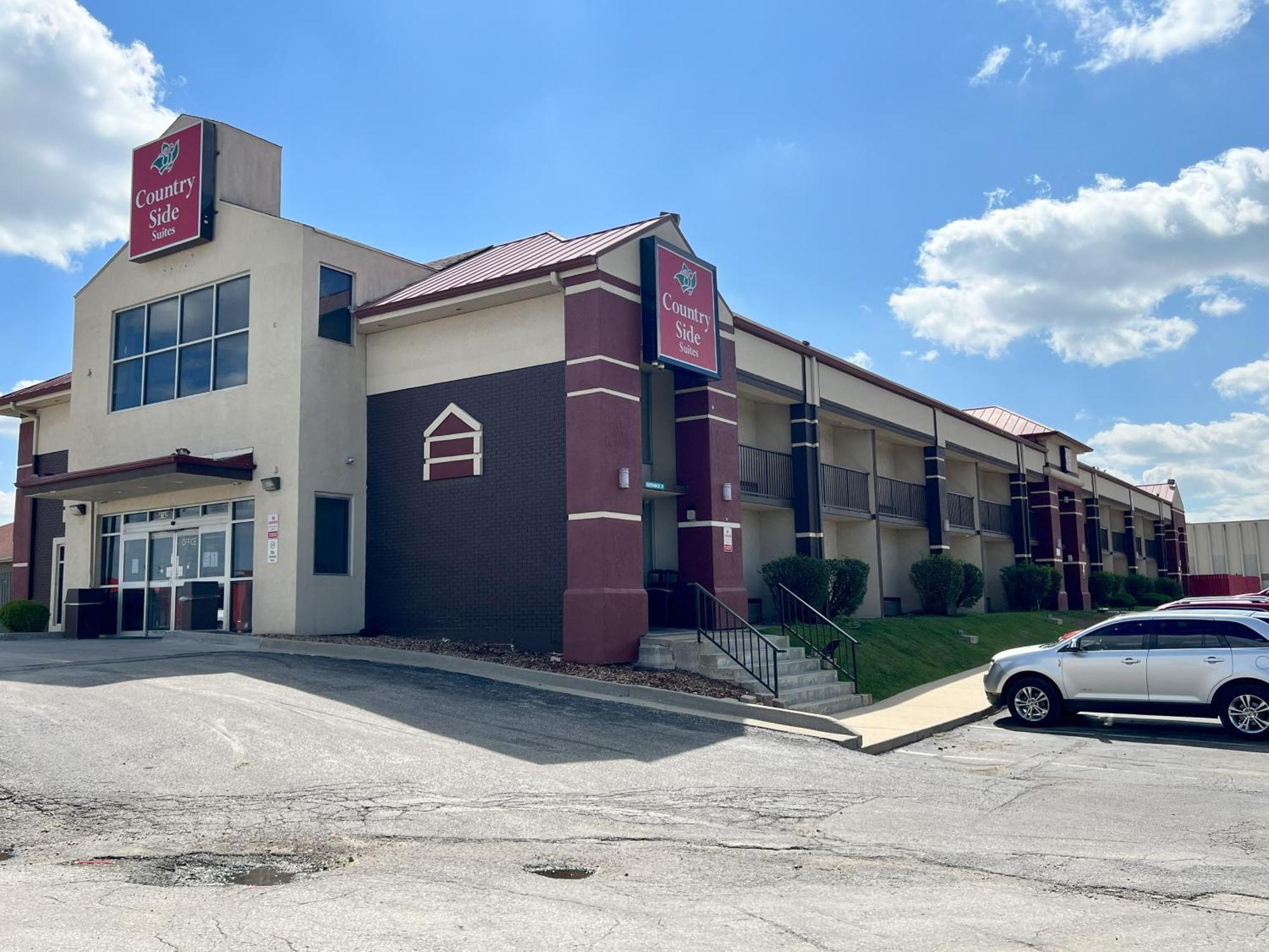 Countryside Suites Kansas City Independence I-70 East Sports Complex Hotel Exterior photo